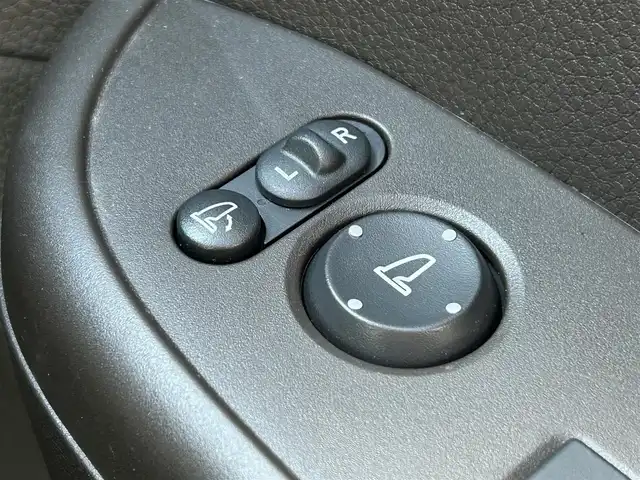 ホンダ Ｎ ＷＧＮ L 熊本県 2023(令5)年 1.6万km フィヨルドミストパール 純正SDナビ/CD/DVD/AM/FM/Bluetooth/MusicRack/SD/USB/フルセグTV/ホンダセンシング/・車線維持支援機能/・衝突軽減ブレーキ/・アダプティブクルーズコントロール/・先行車発信お知らせ機能/・路外逸脱抑制システム/・標識認識機能/バックカメラ/横滑り防止機能/盗難防止装置/エアバッグW＋サイド/カーテンエアバッグ/ステアリングスイッチ/電動格納ミラー/・ウィンカーミラー/電動パーキングブレーキ/ブレーキホールド/プッシュスタートボタン/アイドリングストップ/シートヒーター/LEDヘッドライト/・ヘッドライトレベライザー/・オートライト/スマートキー/スペアキー1本/純正フロアマット/純正ドアバイザー