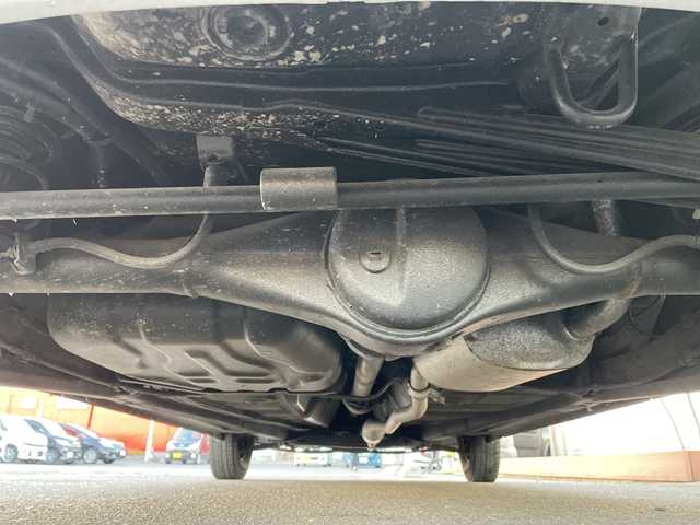 スズキ アルト F 青森県 2017(平29)年 2.1万km シルキーシルバーメタリック 4WD/レーダーブレーキサポート/オートギアシフト/純正オーディオ/CD・FM・AM/アイドリングストップ/ハロゲンヘッドライト/リモコンキー/純正フロアマット/ドアバイザー/横滑り防止装置