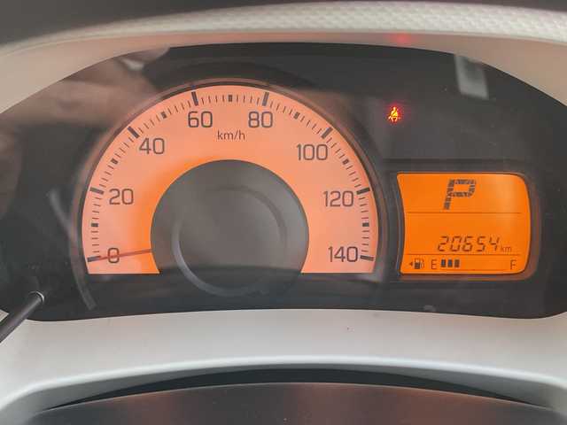 スズキ アルト F 青森県 2017(平29)年 2.1万km シルキーシルバーメタリック 4WD/レーダーブレーキサポート/オートギアシフト/純正オーディオ/CD・FM・AM/アイドリングストップ/ハロゲンヘッドライト/リモコンキー/純正フロアマット/ドアバイザー/横滑り防止装置