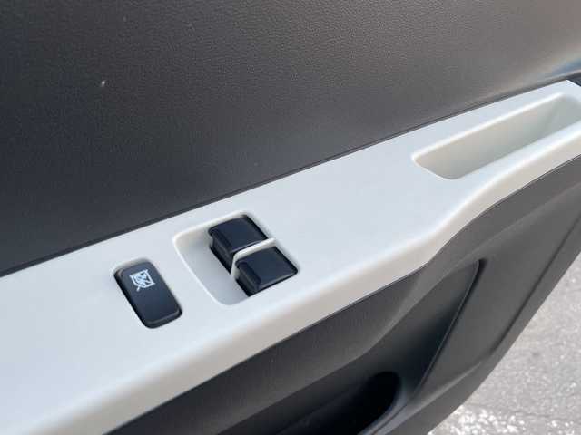 スズキ アルト F 青森県 2017(平29)年 2.1万km シルキーシルバーメタリック 4WD/レーダーブレーキサポート/オートギアシフト/純正オーディオ/CD・FM・AM/アイドリングストップ/ハロゲンヘッドライト/リモコンキー/純正フロアマット/ドアバイザー/横滑り防止装置