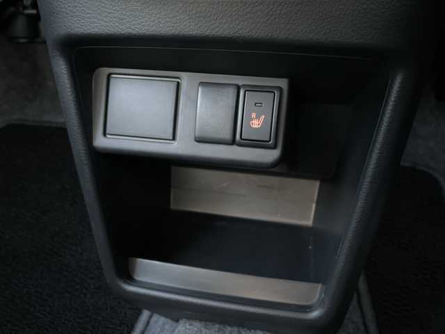 スズキ アルト F 青森県 2017(平29)年 2.1万km シルキーシルバーメタリック 4WD/レーダーブレーキサポート/オートギアシフト/純正オーディオ/CD・FM・AM/アイドリングストップ/ハロゲンヘッドライト/リモコンキー/純正フロアマット/ドアバイザー/横滑り防止装置