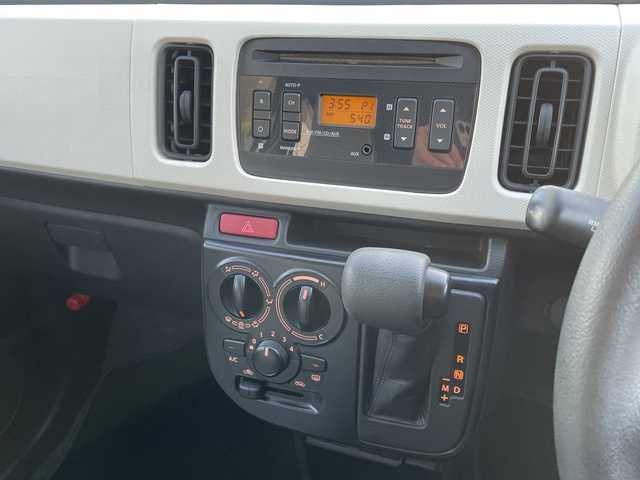 スズキ アルト F 青森県 2017(平29)年 2.1万km シルキーシルバーメタリック 4WD/レーダーブレーキサポート/オートギアシフト/純正オーディオ/CD・FM・AM/アイドリングストップ/ハロゲンヘッドライト/リモコンキー/純正フロアマット/ドアバイザー/横滑り防止装置