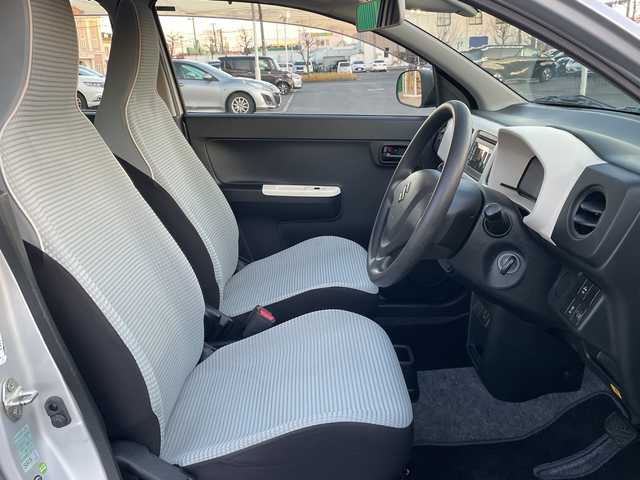 スズキ アルト F 青森県 2017(平29)年 2.1万km シルキーシルバーメタリック 4WD/レーダーブレーキサポート/オートギアシフト/純正オーディオ/CD・FM・AM/アイドリングストップ/ハロゲンヘッドライト/リモコンキー/純正フロアマット/ドアバイザー/横滑り防止装置