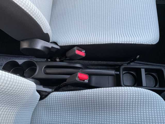 スズキ アルト F 青森県 2017(平29)年 2.1万km シルキーシルバーメタリック 4WD/レーダーブレーキサポート/オートギアシフト/純正オーディオ/CD・FM・AM/アイドリングストップ/ハロゲンヘッドライト/リモコンキー/純正フロアマット/ドアバイザー/横滑り防止装置