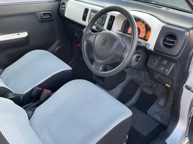 スズキ アルト F 青森県 2017(平29)年 2.1万km シルキーシルバーメタリック 4WD/レーダーブレーキサポート/オートギアシフト/純正オーディオ/CD・FM・AM/アイドリングストップ/ハロゲンヘッドライト/リモコンキー/純正フロアマット/ドアバイザー/横滑り防止装置