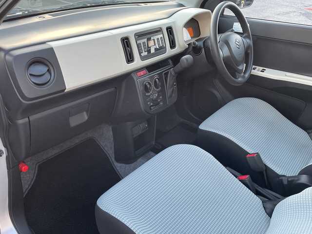 スズキ アルト F 青森県 2017(平29)年 2.1万km シルキーシルバーメタリック 4WD/レーダーブレーキサポート/オートギアシフト/純正オーディオ/CD・FM・AM/アイドリングストップ/ハロゲンヘッドライト/リモコンキー/純正フロアマット/ドアバイザー/横滑り防止装置