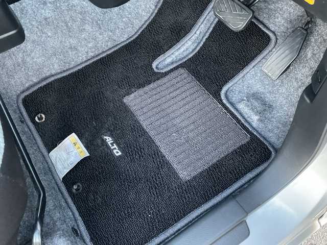 スズキ アルト F 青森県 2017(平29)年 2.1万km シルキーシルバーメタリック 4WD/レーダーブレーキサポート/オートギアシフト/純正オーディオ/CD・FM・AM/アイドリングストップ/ハロゲンヘッドライト/リモコンキー/純正フロアマット/ドアバイザー/横滑り防止装置