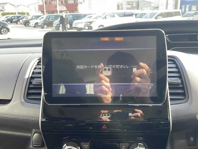 日産 セレナ ハイウェイスター 三重県 2021(令3)年 4.7万km ブリリアントホワイトパール 社外9型フローティングナビ/バックカメラ/純正ドラレコ/BSM/コーナーセンサー/ETC/片側パワースライドドア/クルーズコントロール/レーンキープアシスト/ステアリングスイッチ/アイドリングストップ/衝突被害軽減システム/標識認識システム/ウォークスルー/電動格納ミラー/禁煙車