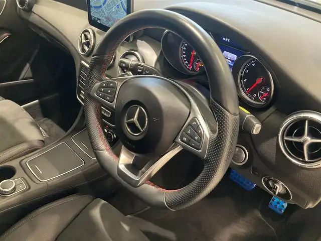 メルセデス・ベンツ ＣＬＡ１８０ Sブレイク AMG スタイル 熊本県 2017(平29)年 3.3万km カバンサイトブルー ・スマートキー/・プッシュスタート/・アクティブブレーキアシスト/・アテンションアシスト/・ブラインドスポットモニター/・レーンキープアシスト/・ハーフレザーシート/・前席パワーシート/・前席シートヒーター /・純正HDDナビ/　【DVD・Bluetooth・SD・USB】/・フルセグTV/・バックカメラ/・ETC/・ドライブレコーダー(前後録画)/・GPSレーダー(Z810DR)/・パワーバックドア/・LEDヘッドランプ/・純正マット