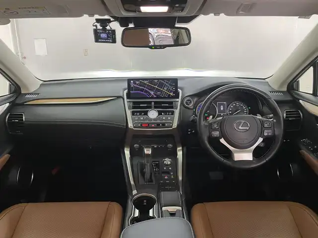 レクサス ＮＸ 300h バージョンL 兵庫県 2021(令3)年 2.2万km テレーンカーキマイカM 純正ナビ/全方位カメラ/地デジTV/Bluetooth/電動フロントシート/後席電動リクライニング/全席シートヒーター/フロントベンチレーションシート/パワーバックドア/ドライブレコーダー前後カメラ/ヘッドアップディスプレイ/USB/ACC/LKA