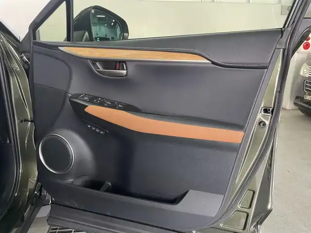 レクサス ＮＸ 300h バージョンL 兵庫県 2021(令3)年 2.2万km テレーンカーキマイカM 純正ナビ/全方位カメラ/地デジTV/Bluetooth/電動フロントシート/後席電動リクライニング/全席シートヒーター/フロントベンチレーションシート/パワーバックドア/ドライブレコーダー前後カメラ/ヘッドアップディスプレイ/USB/ACC/LKA