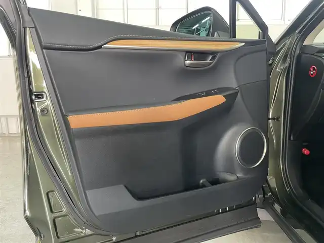 レクサス ＮＸ 300h バージョンL 兵庫県 2021(令3)年 2.2万km テレーンカーキマイカM 純正ナビ/全方位カメラ/地デジTV/Bluetooth/電動フロントシート/後席電動リクライニング/全席シートヒーター/フロントベンチレーションシート/パワーバックドア/ドライブレコーダー前後カメラ/ヘッドアップディスプレイ/USB/ACC/LKA