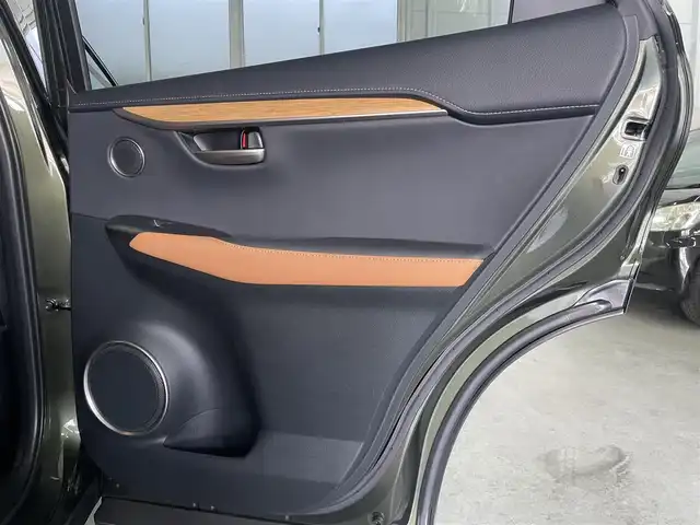 レクサス ＮＸ 300h バージョンL 兵庫県 2021(令3)年 2.2万km テレーンカーキマイカM 純正ナビ/全方位カメラ/地デジTV/Bluetooth/電動フロントシート/後席電動リクライニング/全席シートヒーター/フロントベンチレーションシート/パワーバックドア/ドライブレコーダー前後カメラ/ヘッドアップディスプレイ/USB/ACC/LKA