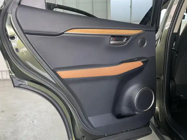 レクサス ＮＸ 300h バージョンL 兵庫県 2021(令3)年 2.2万km テレーンカーキマイカM 純正ナビ/全方位カメラ/地デジTV/Bluetooth/電動フロントシート/後席電動リクライニング/全席シートヒーター/フロントベンチレーションシート/パワーバックドア/ドライブレコーダー前後カメラ/ヘッドアップディスプレイ/USB/ACC/LKA