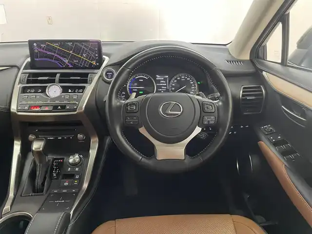 レクサス ＮＸ 300h バージョンL 兵庫県 2021(令3)年 2.2万km テレーンカーキマイカM 純正ナビ/全方位カメラ/地デジTV/Bluetooth/電動フロントシート/後席電動リクライニング/全席シートヒーター/フロントベンチレーションシート/パワーバックドア/ドライブレコーダー前後カメラ/ヘッドアップディスプレイ/USB/ACC/LKA