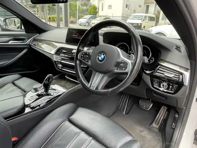 ＢＭＷ ５３０ｅ Mスポーツアイパフォーマンス 埼玉県 2019(平31)年 6.5万km アルピンホワイトⅢ 純正ナビTV/全方位カメラ/黒革シート/全席シートヒーター/前席パワーシート/純正19インチアルミ/LEDヘッドライト/パワートランクリッド/ミラーETC/クリアランスソナー/ヘッドアップディスプレイ/アクティブクルーズコントロール/操舵支援付レーンアシスト/衝突軽減ブレーキ/ドライブレコーダー/プッシュスタート/スマートキー/保証書付整備手帳/取扱説明書