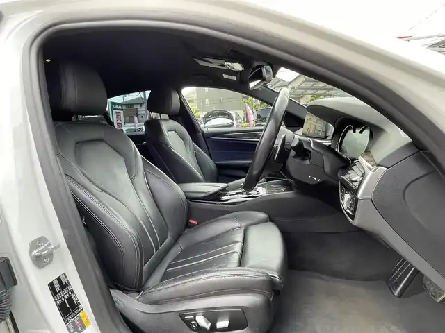 ＢＭＷ ５３０ｅ Mスポーツアイパフォーマンス 埼玉県 2019(平31)年 6.5万km アルピンホワイトⅢ 純正ナビTV/全方位カメラ/黒革シート/全席シートヒーター/前席パワーシート/純正19インチアルミ/LEDヘッドライト/パワートランクリッド/ミラーETC/クリアランスソナー/ヘッドアップディスプレイ/アクティブクルーズコントロール/操舵支援付レーンアシスト/衝突軽減ブレーキ/ドライブレコーダー/プッシュスタート/スマートキー/保証書付整備手帳/取扱説明書