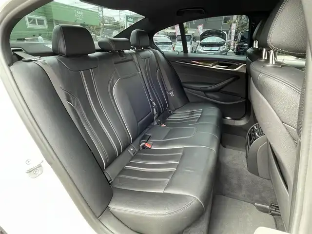 ＢＭＷ ５３０ｅ Mスポーツアイパフォーマンス 埼玉県 2019(平31)年 6.5万km アルピンホワイトⅢ 純正ナビTV/全方位カメラ/黒革シート/全席シートヒーター/前席パワーシート/純正19インチアルミ/LEDヘッドライト/パワートランクリッド/ミラーETC/クリアランスソナー/ヘッドアップディスプレイ/アクティブクルーズコントロール/操舵支援付レーンアシスト/衝突軽減ブレーキ/ドライブレコーダー/プッシュスタート/スマートキー/保証書付整備手帳/取扱説明書