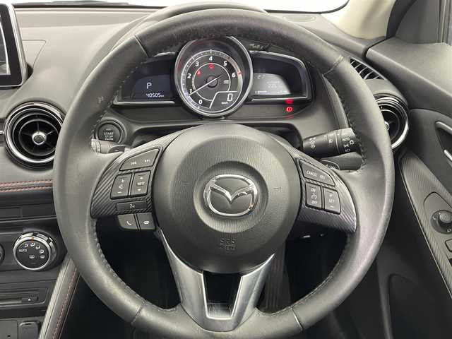 マツダ デミオ XD ツーリング 富山県 2015(平27)年 4.1万km メテオグレーマイカ 純正ナビ（AM/FM/BT/USB/DVD/ワンセグ）/衝突被害軽減システム/クルーズコントロール/横滑り防止装置/アイドリングストップ/純正アルミホイール/純正フロアマット/オートキセノンライト/ETC/革巻きステアリング/ステアリングスイッチ/パドルシフト/スマートキー