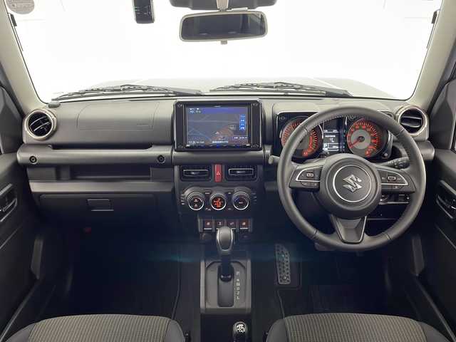 スズキ ジムニー ノマド FC 宮崎県 2025(令7)年 0.1万km Ｄグリーン 禁煙車/パートタイム4WD/衝突被害軽減ブレーキ/純正8型ナビTV/（Kenwood/SKX-S809/CD/DVD/Bluetooth/フルセグTV)/純正バックカメラ/純正OP前後ドライブレコーダー/純正OPスペアタイヤハーフカバーデカール/純正LEDオートライト/純正フォグ/純正セキュリティアラーム/純正ドアバイザー/純正フロアマット/社外LEDルームランプ/アダプティブクルーズコントロール/レーンディパーチャーアラート/クリアランスソナー/ダウンヒルアシストコントロール/ウインカードアミラー/本革巻ハンドル/前席シートヒーター/オートエアコン/ETC/スマートキー/プッシュエンジンスタート/スペアキー/新車時保証書/取扱い説明書