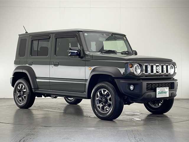 スズキ ジムニー ノマド FC 宮崎県 2025(令7)年 0.1万km Ｄグリーン 禁煙車/パートタイム4WD/衝突被害軽減ブレーキ/純正8型ナビTV/（Kenwood/SKX-S809/CD/DVD/Bluetooth/フルセグTV)/純正バックカメラ/純正OP前後ドライブレコーダー/純正OPスペアタイヤハーフカバーデカール/純正LEDオートライト/純正フォグ/純正セキュリティアラーム/純正ドアバイザー/純正フロアマット/社外LEDルームランプ/アダプティブクルーズコントロール/レーンディパーチャーアラート/クリアランスソナー/ダウンヒルアシストコントロール/ウインカードアミラー/本革巻ハンドル/前席シートヒーター/オートエアコン/ETC/スマートキー/プッシュエンジンスタート/スペアキー/新車時保証書/取扱い説明書