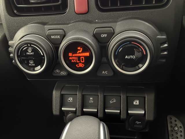 スズキ ジムニー ノマド FC 宮崎県 2025(令7)年 0.1万km Ｄグリーン 禁煙車/パートタイム4WD/衝突被害軽減ブレーキ/純正8型ナビTV/（Kenwood/SKX-S809/CD/DVD/Bluetooth/フルセグTV)/純正バックカメラ/純正OP前後ドライブレコーダー/純正OPスペアタイヤハーフカバーデカール/純正LEDオートライト/純正フォグ/純正セキュリティアラーム/純正ドアバイザー/純正フロアマット/社外LEDルームランプ/アダプティブクルーズコントロール/レーンディパーチャーアラート/クリアランスソナー/ダウンヒルアシストコントロール/ウインカードアミラー/本革巻ハンドル/前席シートヒーター/オートエアコン/ETC/スマートキー/プッシュエンジンスタート/スペアキー/新車時保証書/取扱い説明書