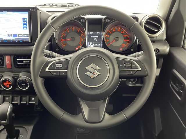 スズキ ジムニー ノマド FC 宮崎県 2025(令7)年 0.1万km Ｄグリーン 禁煙車/パートタイム4WD/衝突被害軽減ブレーキ/純正8型ナビTV/（Kenwood/SKX-S809/CD/DVD/Bluetooth/フルセグTV)/純正バックカメラ/純正OP前後ドライブレコーダー/純正OPスペアタイヤハーフカバーデカール/純正LEDオートライト/純正フォグ/純正セキュリティアラーム/純正ドアバイザー/純正フロアマット/社外LEDルームランプ/アダプティブクルーズコントロール/レーンディパーチャーアラート/クリアランスソナー/ダウンヒルアシストコントロール/ウインカードアミラー/本革巻ハンドル/前席シートヒーター/オートエアコン/ETC/スマートキー/プッシュエンジンスタート/スペアキー/新車時保証書/取扱い説明書