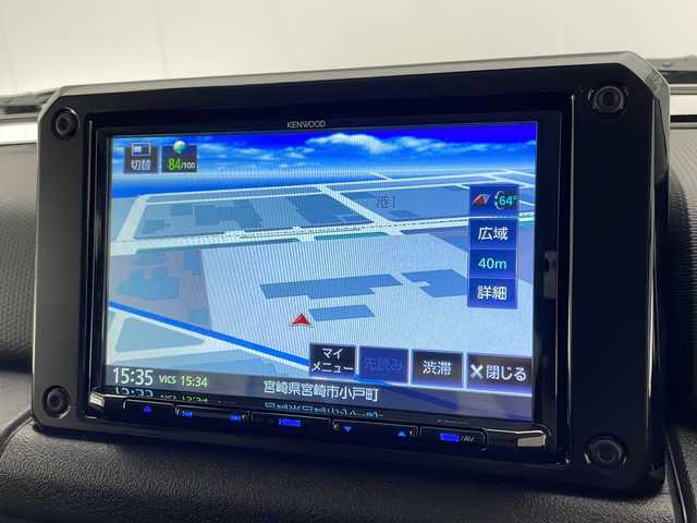 スズキ ジムニー ノマド FC 宮崎県 2025(令7)年 0.1万km Ｄグリーン 禁煙車/パートタイム4WD/衝突被害軽減ブレーキ/純正8型ナビTV/（Kenwood/SKX-S809/CD/DVD/Bluetooth/フルセグTV)/純正バックカメラ/純正OP前後ドライブレコーダー/純正OPスペアタイヤハーフカバーデカール/純正LEDオートライト/純正フォグ/純正セキュリティアラーム/純正ドアバイザー/純正フロアマット/社外LEDルームランプ/アダプティブクルーズコントロール/レーンディパーチャーアラート/クリアランスソナー/ダウンヒルアシストコントロール/ウインカードアミラー/本革巻ハンドル/前席シートヒーター/オートエアコン/ETC/スマートキー/プッシュエンジンスタート/スペアキー/新車時保証書/取扱い説明書