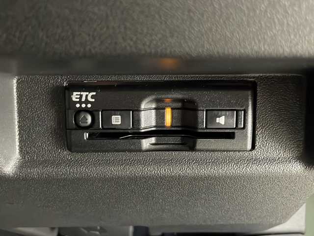 スズキ ジムニー ノマド FC 宮崎県 2025(令7)年 0.1万km Ｄグリーン 禁煙車/パートタイム4WD/衝突被害軽減ブレーキ/純正8型ナビTV/（Kenwood/SKX-S809/CD/DVD/Bluetooth/フルセグTV)/純正バックカメラ/純正OP前後ドライブレコーダー/純正OPスペアタイヤハーフカバーデカール/純正LEDオートライト/純正フォグ/純正セキュリティアラーム/純正ドアバイザー/純正フロアマット/社外LEDルームランプ/アダプティブクルーズコントロール/レーンディパーチャーアラート/クリアランスソナー/ダウンヒルアシストコントロール/ウインカードアミラー/本革巻ハンドル/前席シートヒーター/オートエアコン/ETC/スマートキー/プッシュエンジンスタート/スペアキー/新車時保証書/取扱い説明書