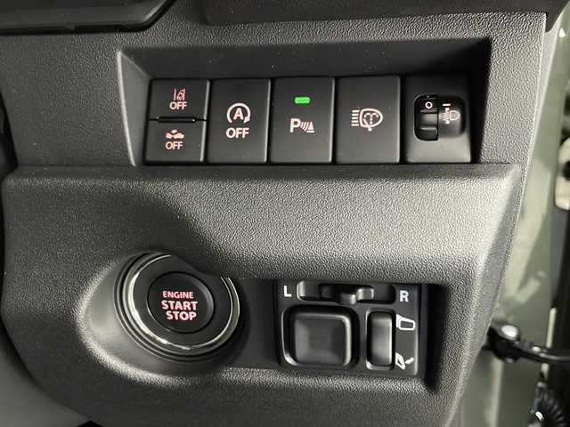 スズキ ジムニー ノマド FC 宮崎県 2025(令7)年 0.1万km Ｄグリーン 禁煙車/パートタイム4WD/衝突被害軽減ブレーキ/純正8型ナビTV/（Kenwood/SKX-S809/CD/DVD/Bluetooth/フルセグTV)/純正バックカメラ/純正OP前後ドライブレコーダー/純正OPスペアタイヤハーフカバーデカール/純正LEDオートライト/純正フォグ/純正セキュリティアラーム/純正ドアバイザー/純正フロアマット/社外LEDルームランプ/アダプティブクルーズコントロール/レーンディパーチャーアラート/クリアランスソナー/ダウンヒルアシストコントロール/ウインカードアミラー/本革巻ハンドル/前席シートヒーター/オートエアコン/ETC/スマートキー/プッシュエンジンスタート/スペアキー/新車時保証書/取扱い説明書