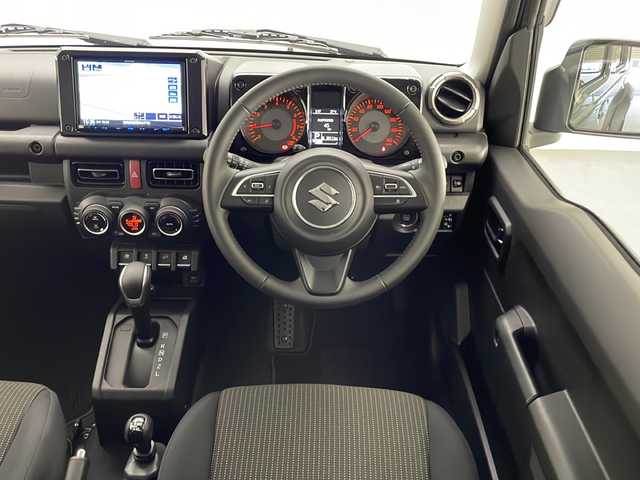 スズキ ジムニー ノマド FC 宮崎県 2025(令7)年 0.1万km Ｄグリーン 禁煙車/パートタイム4WD/衝突被害軽減ブレーキ/純正8型ナビTV/（Kenwood/SKX-S809/CD/DVD/Bluetooth/フルセグTV)/純正バックカメラ/純正OP前後ドライブレコーダー/純正OPスペアタイヤハーフカバーデカール/純正LEDオートライト/純正フォグ/純正セキュリティアラーム/純正ドアバイザー/純正フロアマット/社外LEDルームランプ/アダプティブクルーズコントロール/レーンディパーチャーアラート/クリアランスソナー/ダウンヒルアシストコントロール/ウインカードアミラー/本革巻ハンドル/前席シートヒーター/オートエアコン/ETC/スマートキー/プッシュエンジンスタート/スペアキー/新車時保証書/取扱い説明書