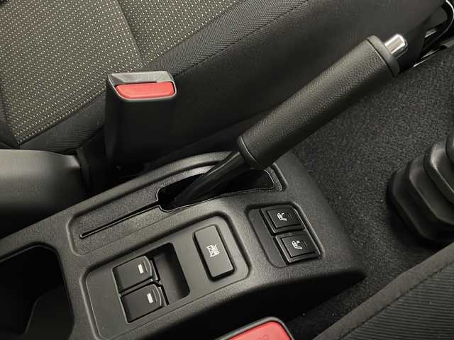 スズキ ジムニー ノマド FC 宮崎県 2025(令7)年 0.1万km Ｄグリーン 禁煙車/パートタイム4WD/衝突被害軽減ブレーキ/純正8型ナビTV/（Kenwood/SKX-S809/CD/DVD/Bluetooth/フルセグTV)/純正バックカメラ/純正OP前後ドライブレコーダー/純正OPスペアタイヤハーフカバーデカール/純正LEDオートライト/純正フォグ/純正セキュリティアラーム/純正ドアバイザー/純正フロアマット/社外LEDルームランプ/アダプティブクルーズコントロール/レーンディパーチャーアラート/クリアランスソナー/ダウンヒルアシストコントロール/ウインカードアミラー/本革巻ハンドル/前席シートヒーター/オートエアコン/ETC/スマートキー/プッシュエンジンスタート/スペアキー/新車時保証書/取扱い説明書