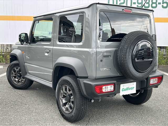 スズキ ジムニー シエラ JC 山口県 2024(令6)年 0.8万km ミディアムグレー ワンオーナー/衝突被害軽減ブレーキ/クルーズコントロール/LEDヘッドランプ/フォグランプ /オートライト/背面タイヤ/純正15インチアルミホイール/クリアランスソナー /電動格納ミラー/スペアキー/保証書/取扱説明書