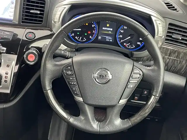 日産 エルグランド 350HWS プレミアム アーバンクロム 埼玉県 2014(平26)年 4.9万km ファントムブラック サンルーフ　/純正ナビ　/フリップダウンモニター　/アラウンドビューモニター　/レーダークルーズコントロール/黒レザーシート　/ビルトインETC/デジタルインナーミラー　/シートヒーター　/メモリシート　/AC100V/HIDオートライト
