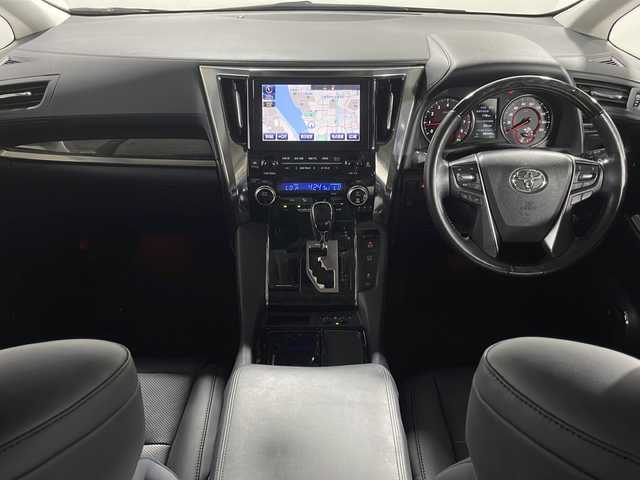 トヨタ アルファード S Cパッケージ 広島県 2019(令1)年 5.9万km ホワイトパールクリスタルシャイン ツインムーンルーフ/メーカー9型ナビ/JBLプレミアムサウンド/パノラミックビューモニター/三眼LEDヘッドランプ/デジタルインナーミラー/ブラインドスポットモニター/両側パワースライドドア/パワーバックドア/パワーシート/ポジションメモリー/シートヒーター/ベンチレーション/ステアリングヒーター/パワーオットマン/セーフティセンス/・プリクラッシュセーフティ/・レーントレーシングアシスト/・アダプティブハイビーム/・レーダークルーズコントロール/クリアランスソナー/パーキングサポートブレーキ/純正18インチAW/ETC2.0/ドライブレコーダー