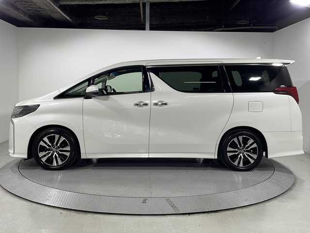 トヨタ アルファード S Cパッケージ 広島県 2019(令1)年 5.9万km ホワイトパールクリスタルシャイン ツインムーンルーフ/メーカー9型ナビ/JBLプレミアムサウンド/パノラミックビューモニター/三眼LEDヘッドランプ/デジタルインナーミラー/ブラインドスポットモニター/両側パワースライドドア/パワーバックドア/パワーシート/ポジションメモリー/シートヒーター/ベンチレーション/ステアリングヒーター/パワーオットマン/セーフティセンス/・プリクラッシュセーフティ/・レーントレーシングアシスト/・アダプティブハイビーム/・レーダークルーズコントロール/クリアランスソナー/パーキングサポートブレーキ/純正18インチAW/ETC2.0/ドライブレコーダー