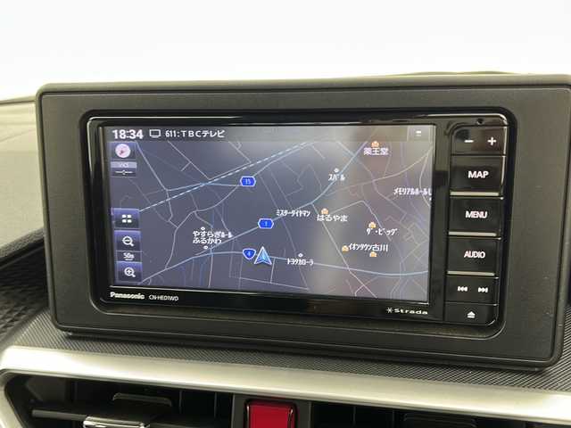 ダイハツ ロッキー プレミアム G HEV 宮城県 2023(令5)年 6.5万km シャイニングホワイトパール スマートアシスト/・衝突回避支援ブレーキ機能/・車線逸脱警報機能/・全車速追従機能付ＡＣＣ/・レーンキープコントロール/・コーナーセンサー/・オートハイビーム/社外7インチナビ/・BT.CD.DVD.SD/バックカメラ/フルセグTV/ハーフレザーシート/前席シートヒーター/ETC/ドライブレコーダー（FR）/プッシュスタート/スマートキー×2/電動パーキングブレーキ/LEDヘッドライト/LEDフォグライト/リアフォグライト/純正フロアマット/純正17インチAW/純正ドアバイザー/横滑り防止