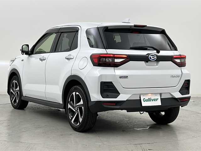 ダイハツ ロッキー プレミアム G HEV 宮城県 2023(令5)年 6.5万km シャイニングホワイトパール スマートアシスト/・衝突回避支援ブレーキ機能/・車線逸脱警報機能/・全車速追従機能付ＡＣＣ/・レーンキープコントロール/・コーナーセンサー/・オートハイビーム/社外7インチナビ/・BT.CD.DVD.SD/バックカメラ/フルセグTV/ハーフレザーシート/前席シートヒーター/ETC/ドライブレコーダー（FR）/プッシュスタート/スマートキー×2/電動パーキングブレーキ/LEDヘッドライト/LEDフォグライト/リアフォグライト/純正フロアマット/純正17インチAW/純正ドアバイザー/横滑り防止
