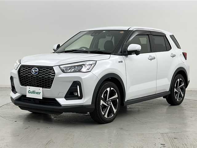 ダイハツ ロッキー プレミアム G HEV 宮城県 2023(令5)年 6.5万km シャイニングホワイトパール スマートアシスト/・衝突回避支援ブレーキ機能/・車線逸脱警報機能/・全車速追従機能付ＡＣＣ/・レーンキープコントロール/・コーナーセンサー/・オートハイビーム/社外7インチナビ/・BT.CD.DVD.SD/バックカメラ/フルセグTV/ハーフレザーシート/前席シートヒーター/ETC/ドライブレコーダー（FR）/プッシュスタート/スマートキー×2/電動パーキングブレーキ/LEDヘッドライト/LEDフォグライト/リアフォグライト/純正フロアマット/純正17インチAW/純正ドアバイザー/横滑り防止