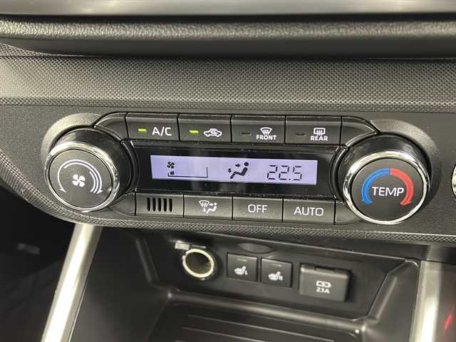 ダイハツ ロッキー プレミアム G HEV 宮城県 2023(令5)年 6.5万km シャイニングホワイトパール スマートアシスト/・衝突回避支援ブレーキ機能/・車線逸脱警報機能/・全車速追従機能付ＡＣＣ/・レーンキープコントロール/・コーナーセンサー/・オートハイビーム/社外7インチナビ/・BT.CD.DVD.SD/バックカメラ/フルセグTV/ハーフレザーシート/前席シートヒーター/ETC/ドライブレコーダー（FR）/プッシュスタート/スマートキー×2/電動パーキングブレーキ/LEDヘッドライト/LEDフォグライト/リアフォグライト/純正フロアマット/純正17インチAW/純正ドアバイザー/横滑り防止
