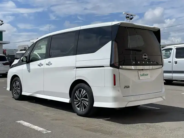 日産 セレナ 東京都 2022(令4)年 2.3万km プリズムホワイト 日産コネクトナビゲーション/純正フリップダウンモニター/インテリジェントルームミラー/プロパイロット/アラウンドビューモニター/ブラインドスポットモニター/パドルシフト/両側パワースライドドア/LED/ワイヤレス充電/前後ドライブレコーダー/ETC2.0/スマートキー/フォグライト