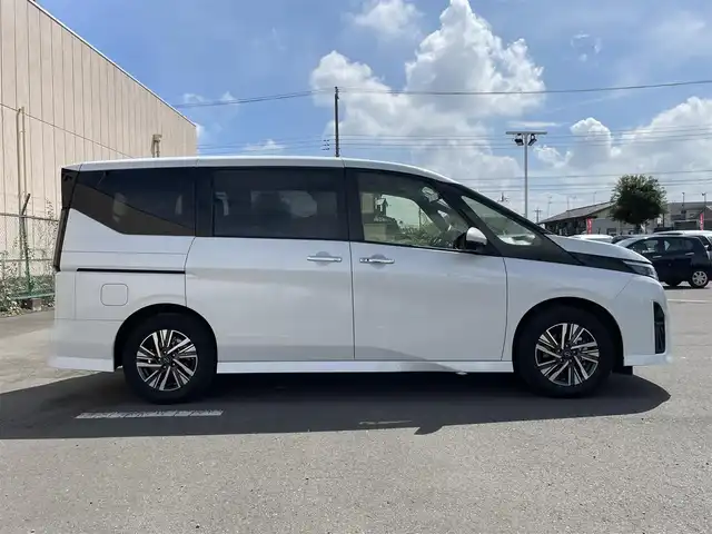 日産 セレナ 東京都 2022(令4)年 2.3万km プリズムホワイト 日産コネクトナビゲーション/純正フリップダウンモニター/インテリジェントルームミラー/プロパイロット/アラウンドビューモニター/ブラインドスポットモニター/パドルシフト/両側パワースライドドア/LED/ワイヤレス充電/前後ドライブレコーダー/ETC2.0/スマートキー/フォグライト
