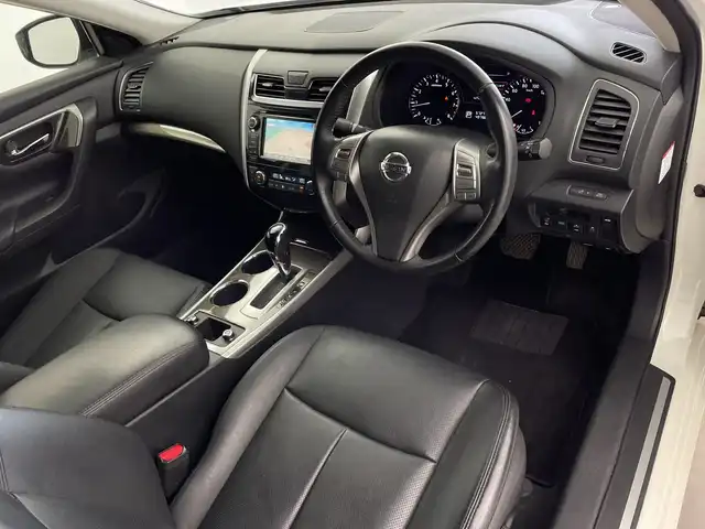 日産 ティアナ XV ナビAVMパッケージ 鹿児島県 2017(平29)年 5.8万km ブリリアントホワイトパール 純正メーカーナビ/スマートキー/クルーズコントロール/DVD/ワンセグ/CD/レザーシート/シートヒーター/ドライブレコーダー/パワーシート/純正17アルミ/前後コーナーセンサー/衝突軽減ブレーキ