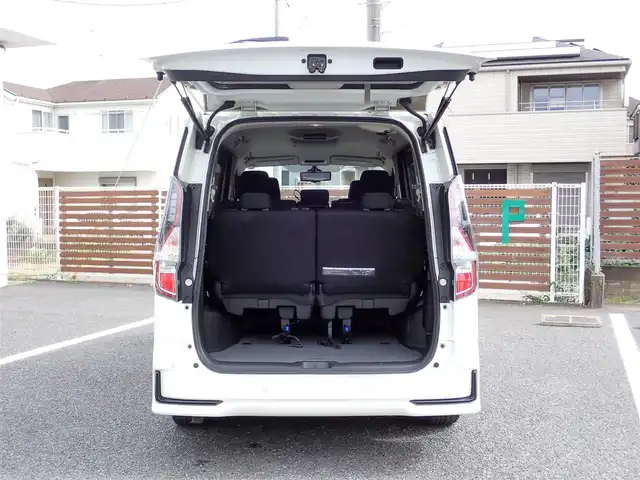 日産 セレナ ハイウェイスター V 千葉県 2021(令3)年 8.7万km ブリリアントホワイトパール ワンオーナー/純正9インチナビ(MM320D-L)/・フルセグテレビ/・CD/DVD/・Bluetooth/・ミュージックサーバー/フリップダウンモニター/アラウンドビューモニター/ETC/プロパイロット/インテリジェントエマージェンシーブレーキ/セーフティーパックA/・踏み間違い衝突防止アシスト/・インテリジェントパーキングアシスト/・標識検知機能/・インテリジェント DA（ふらつき警報）/・フロント&バックソナー/後則方車両検知警報/車線逸脱警報/インテリジェントルームミラー/プッシュスタート/アイドリングストップ/ステアリングスイッチ/LEDヘッドライト/フォグライト/電動格納ウィンカーミラー/両側パワースライドドア/インテリジェントキー×2/取扱説明書/ナビ取扱説明書/保証書