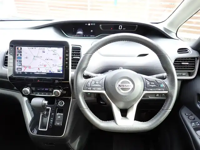日産 セレナ ハイウェイスター V 千葉県 2021(令3)年 8.7万km ブリリアントホワイトパール ワンオーナー/純正9インチナビ(MM320D-L)/・フルセグテレビ/・CD/DVD/・Bluetooth/・ミュージックサーバー/フリップダウンモニター/アラウンドビューモニター/ETC/プロパイロット/インテリジェントエマージェンシーブレーキ/セーフティーパックA/・踏み間違い衝突防止アシスト/・インテリジェントパーキングアシスト/・標識検知機能/・インテリジェント DA（ふらつき警報）/・フロント&バックソナー/後則方車両検知警報/車線逸脱警報/インテリジェントルームミラー/プッシュスタート/アイドリングストップ/ステアリングスイッチ/LEDヘッドライト/フォグライト/電動格納ウィンカーミラー/両側パワースライドドア/インテリジェントキー×2/取扱説明書/ナビ取扱説明書/保証書