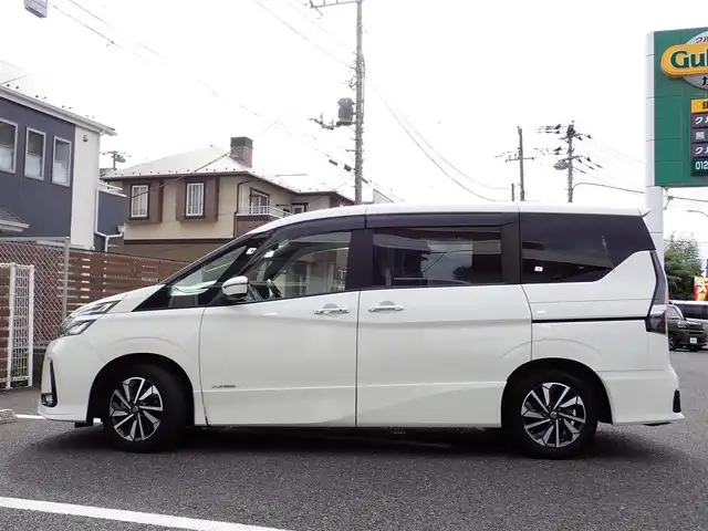 日産 セレナ ハイウェイスター V 千葉県 2021(令3)年 8.7万km ブリリアントホワイトパール ワンオーナー/純正9インチナビ(MM320D-L)/・フルセグテレビ/・CD/DVD/・Bluetooth/・ミュージックサーバー/フリップダウンモニター/アラウンドビューモニター/ETC/プロパイロット/インテリジェントエマージェンシーブレーキ/セーフティーパックA/・踏み間違い衝突防止アシスト/・インテリジェントパーキングアシスト/・標識検知機能/・インテリジェント DA（ふらつき警報）/・フロント&バックソナー/後則方車両検知警報/車線逸脱警報/インテリジェントルームミラー/プッシュスタート/アイドリングストップ/ステアリングスイッチ/LEDヘッドライト/フォグライト/電動格納ウィンカーミラー/両側パワースライドドア/インテリジェントキー×2/取扱説明書/ナビ取扱説明書/保証書