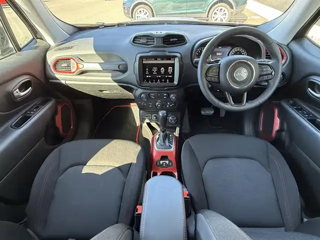 クライスラー・ジープ ジープ レネゲード トレイルホーク 静岡県 2022(令4)年 5万km グレー ワンオーナー/BSM/THULE キャリア/純正ナビ/(BT/CarPlay/フルセグ）/バックカメラ/クルーズコントロール/レーンキープアシスト/パーキングアシスト/スマートキー/ETC2.0/純正フロアマット/純正17インチアルミホイール/保証書/取説/スペアキー