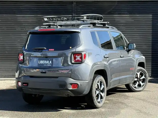クライスラー・ジープ ジープ レネゲード トレイルホーク 静岡県 2022(令4)年 5万km グレー ワンオーナー/BSM/THULE キャリア/純正ナビ/(BT/CarPlay/フルセグ）/バックカメラ/クルーズコントロール/レーンキープアシスト/パーキングアシスト/スマートキー/ETC2.0/純正フロアマット/純正17インチアルミホイール/保証書/取説/スペアキー