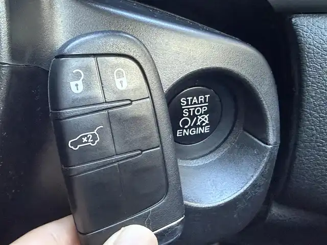 クライスラー・ジープ ジープ レネゲード トレイルホーク 静岡県 2022(令4)年 5万km グレー ワンオーナー/BSM/THULE キャリア/純正ナビ/(BT/CarPlay/フルセグ）/バックカメラ/クルーズコントロール/レーンキープアシスト/パーキングアシスト/スマートキー/ETC2.0/純正フロアマット/純正17インチアルミホイール/保証書/取説/スペアキー