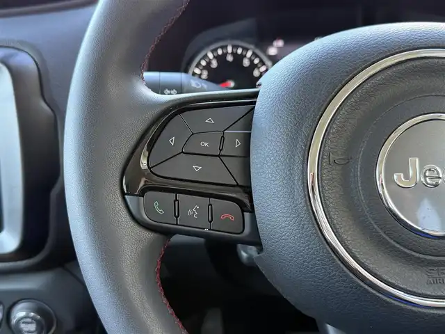 クライスラー・ジープ ジープ レネゲード トレイルホーク 静岡県 2022(令4)年 5万km グレー ワンオーナー/BSM/THULE キャリア/純正ナビ/(BT/CarPlay/フルセグ）/バックカメラ/クルーズコントロール/レーンキープアシスト/パーキングアシスト/スマートキー/ETC2.0/純正フロアマット/純正17インチアルミホイール/保証書/取説/スペアキー